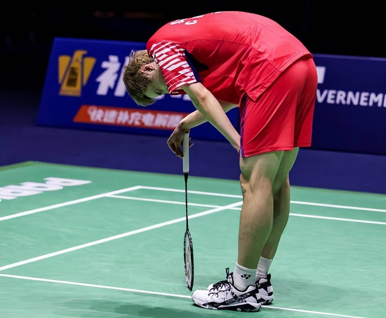 日本羽毛球队轻取英格兰羽毛球队，谌龙打破历史纪录