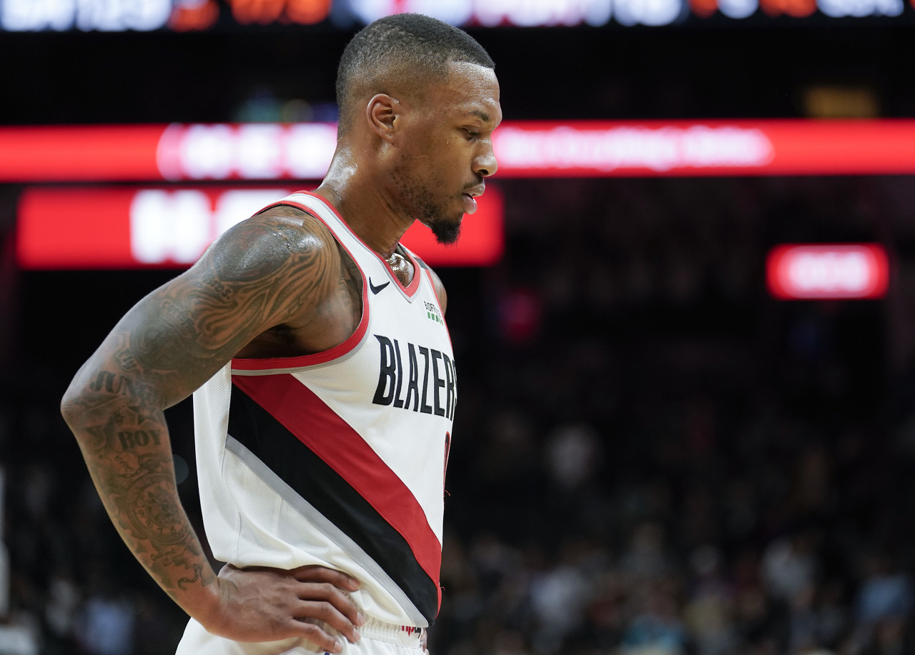 包含马刺横扫广东队，利拉德刷新纪录的词条