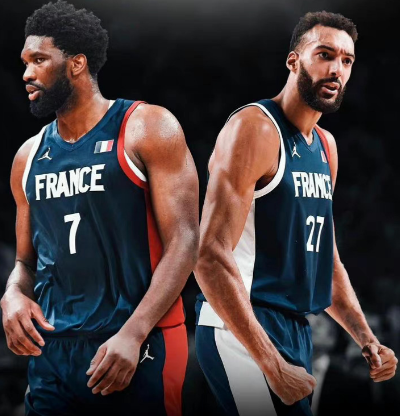 法国队逆转日本队，黄鸭组合关键制胜