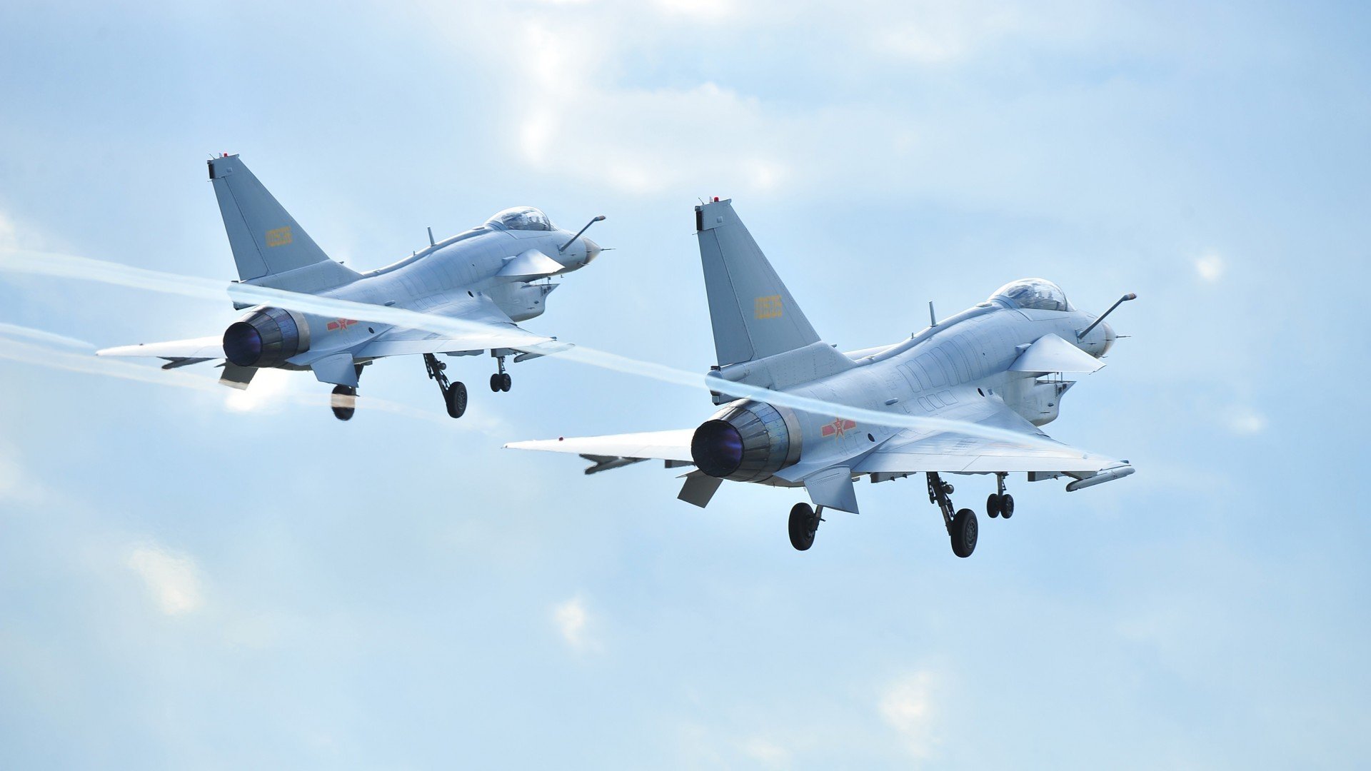 史诗翻盘！迈凯伦逆境重生碾压索伯，沉默领袖塞恩斯如何扛起全队希望？