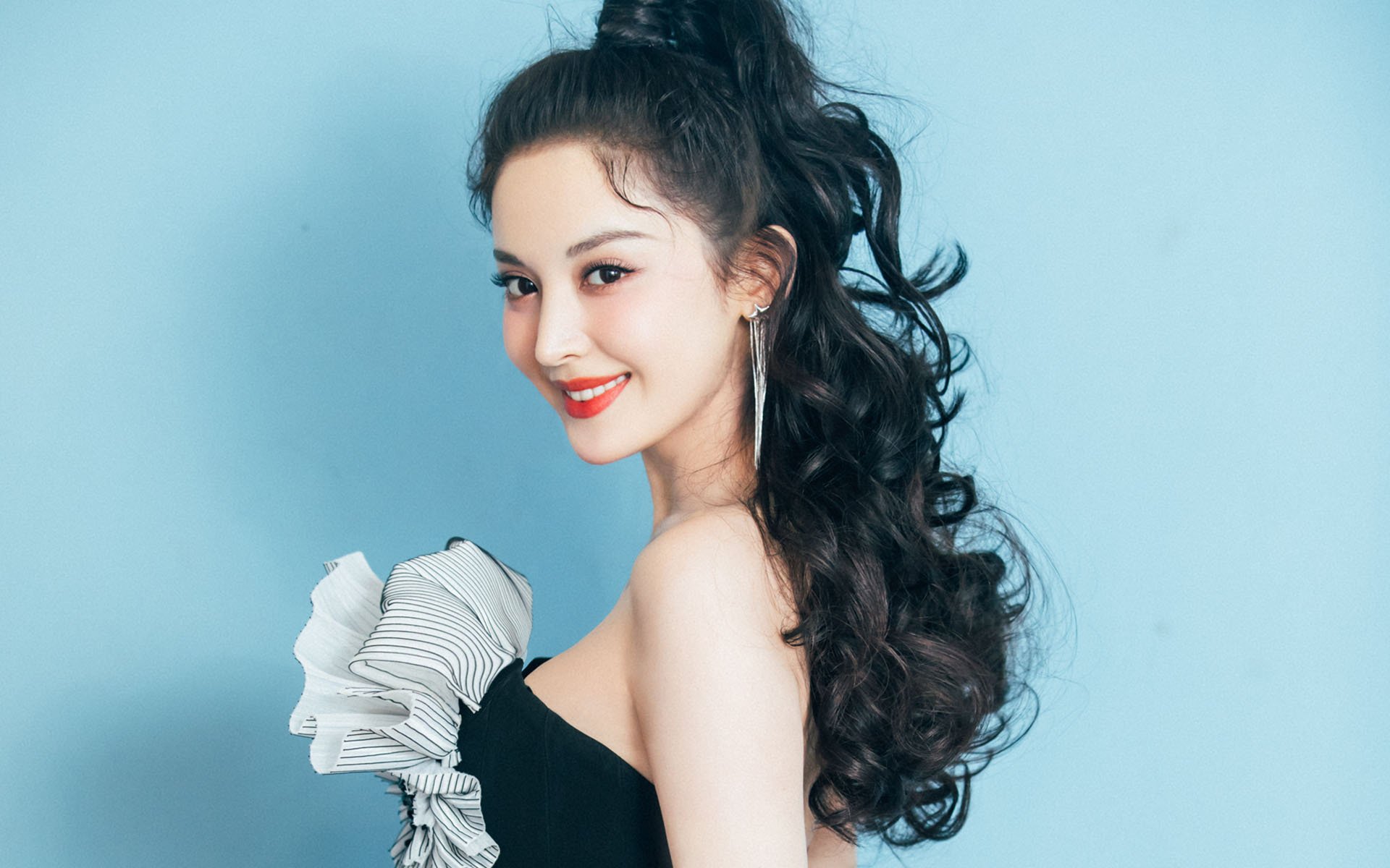 双城记,德甲争冠焦点战与爵士鏖战深圳队的战术交响与铁血意志