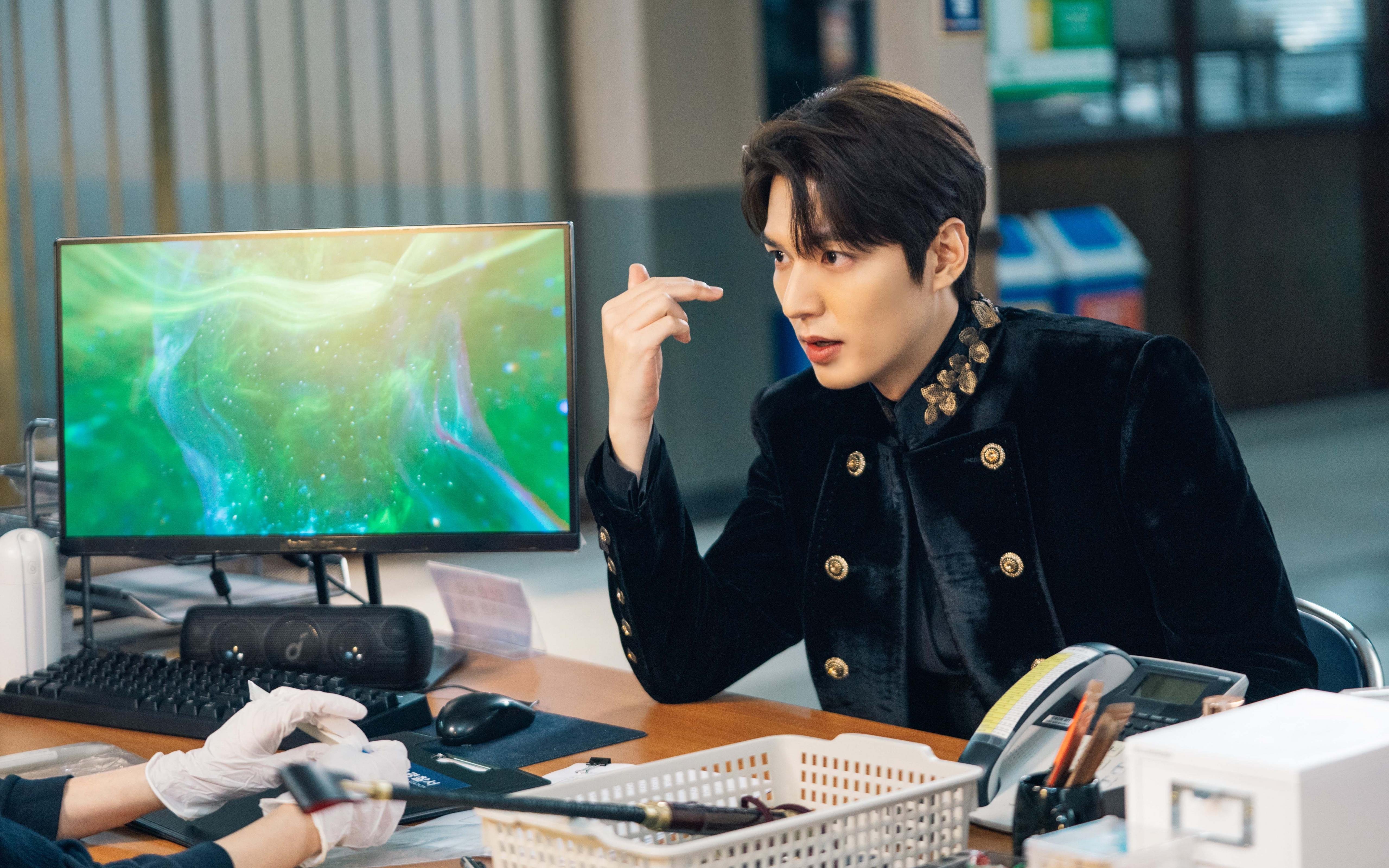 统治力双面镜，卡瓦哈尔的数据霸权与乌克兰的得分洪流