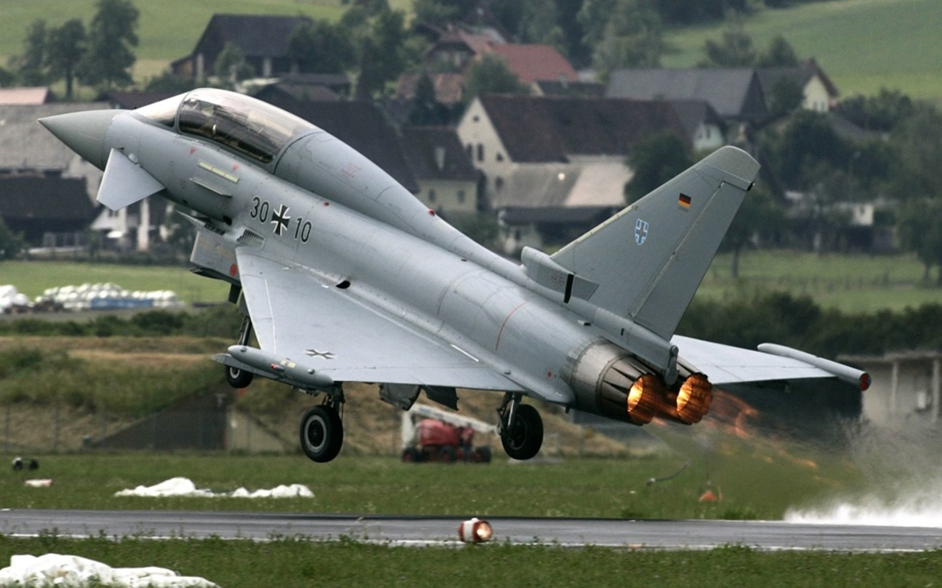 爱游戏官方入口-足球双面镜，福登点燃顶级赛场，玻利维亚碾压背后的草根逻辑