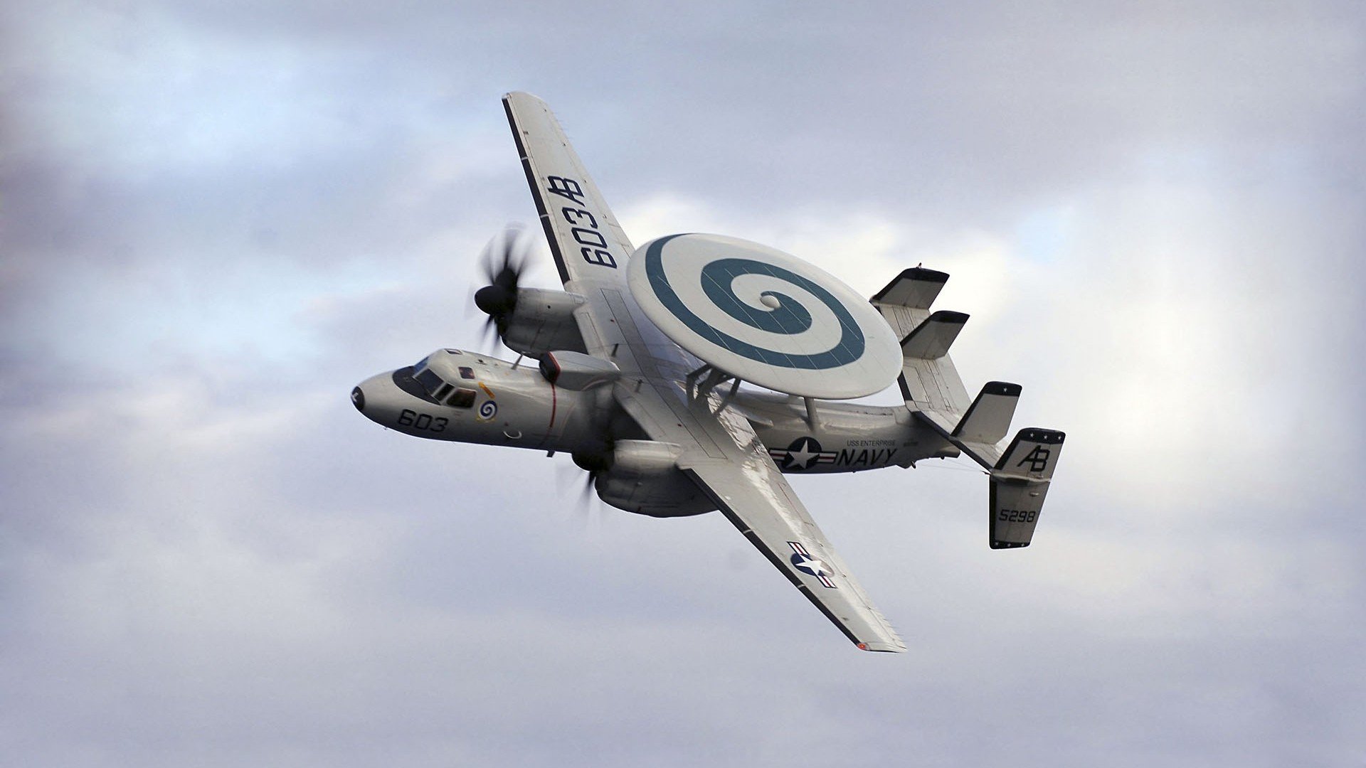 爱游戏官方入口-血染的桂冠，当布克在掘金的落日余晖中独自加冕